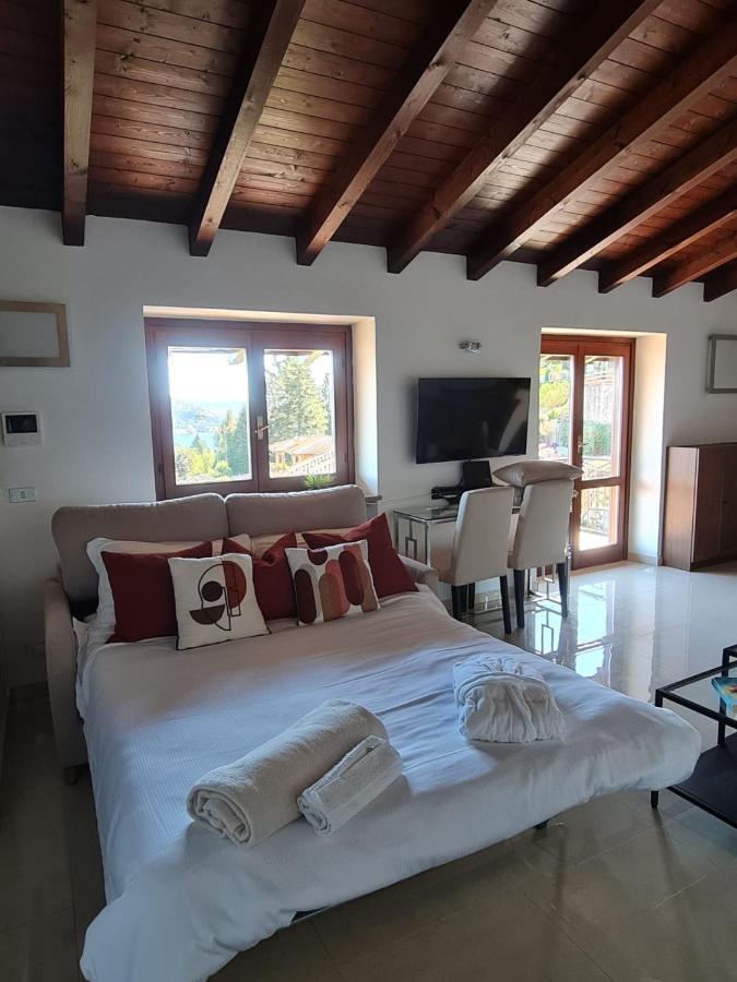 Apartmán Penthouse Andrea Meina Exteriér fotografie